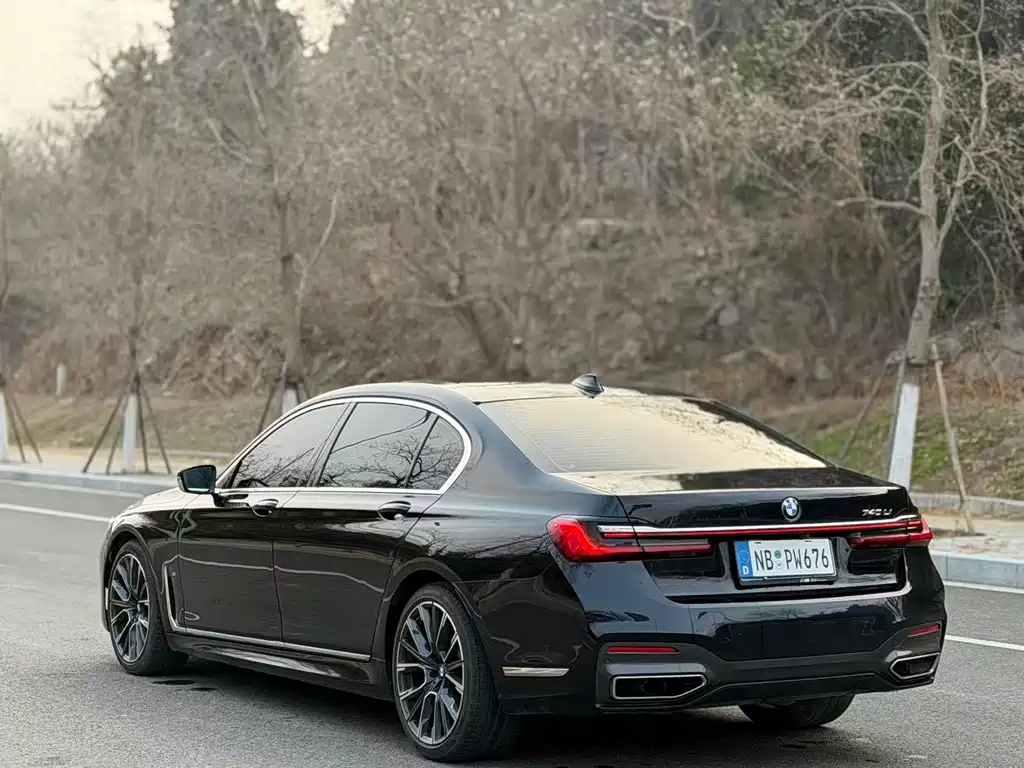 BMW 7 Series 2021 — фото 13