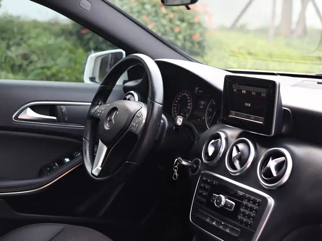 Mercedes-Benz A-Class 2015 — фото 18