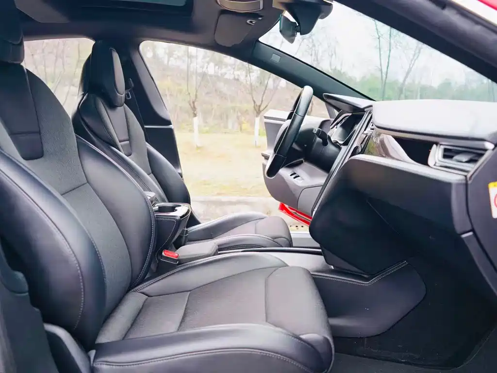 Tesla Model S 2017 — фото 15