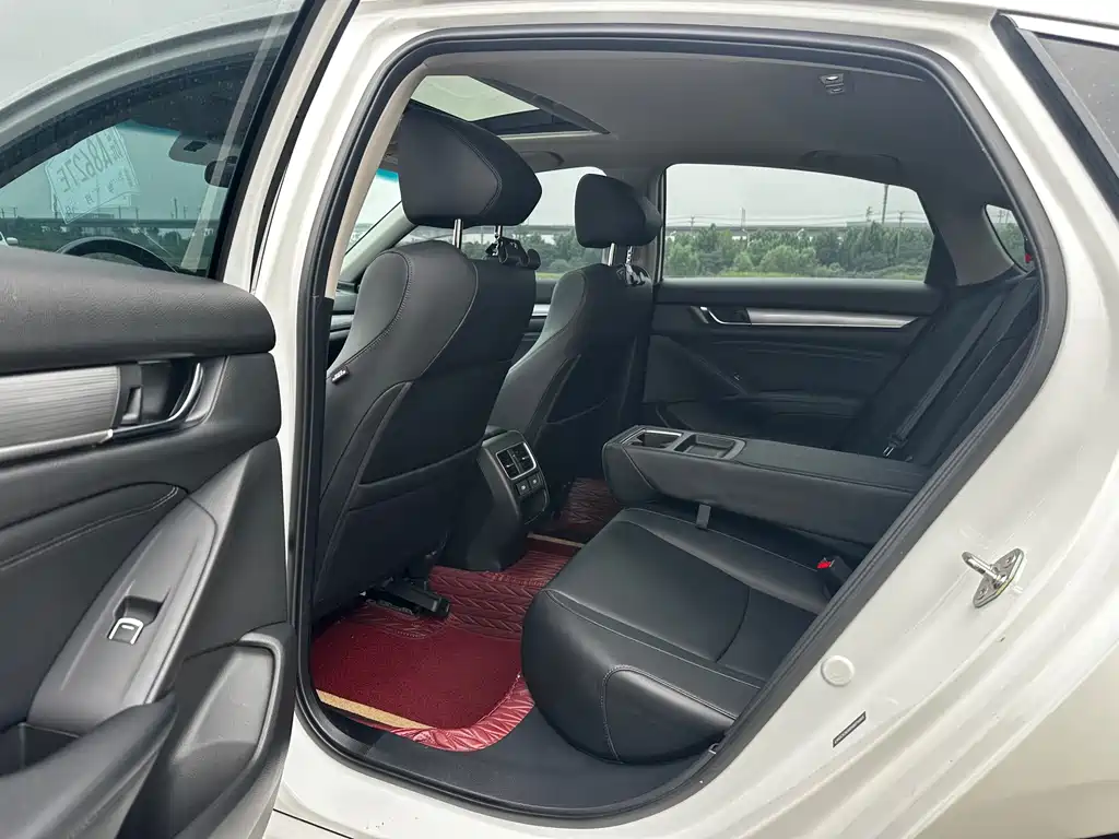 Honda Accord 2022 — фото 10