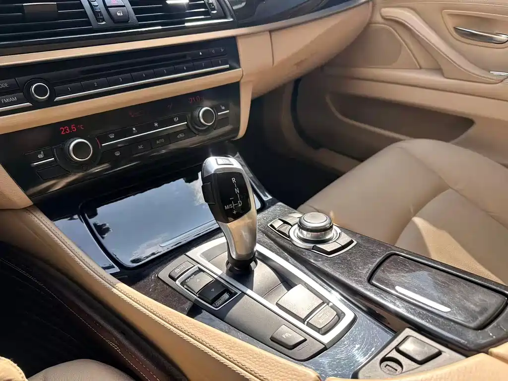 BMW 5 Series 2013 — фото 11
