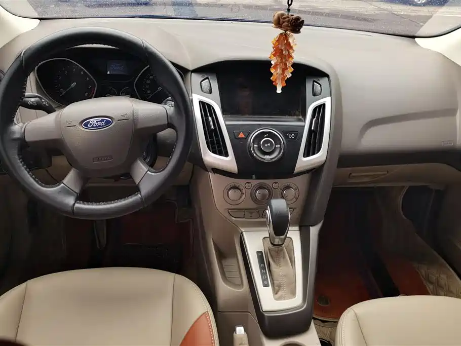 Ford Focus 2015 — фото 12