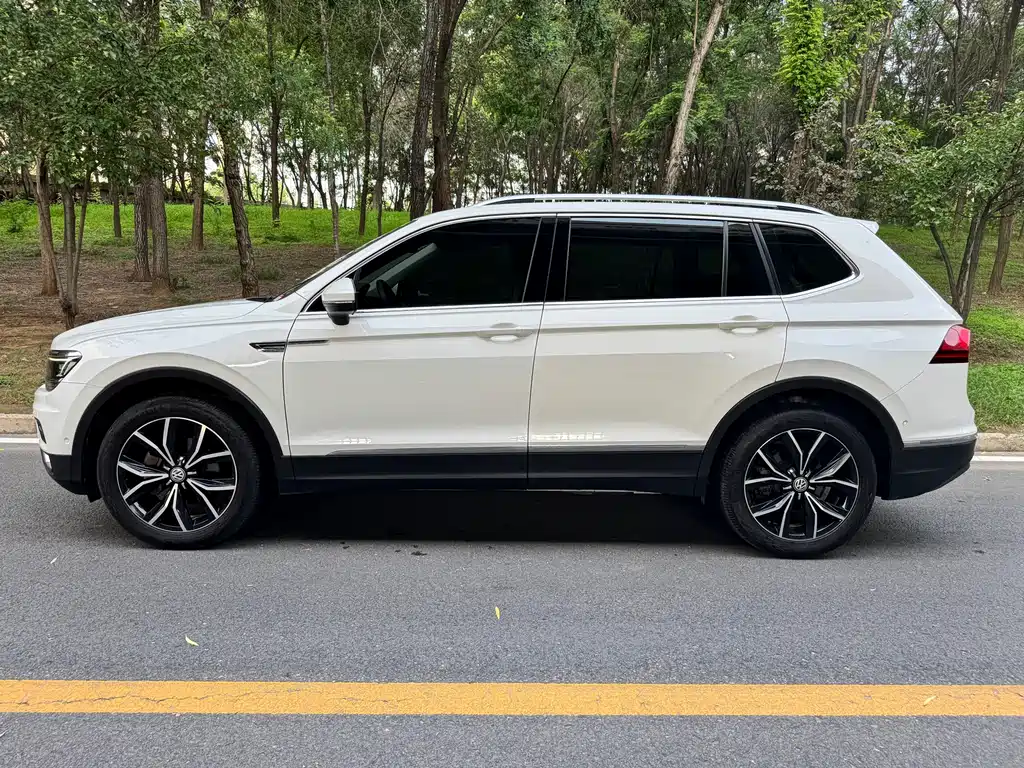 Volkswagen Tiguan L 2018 — фото 2