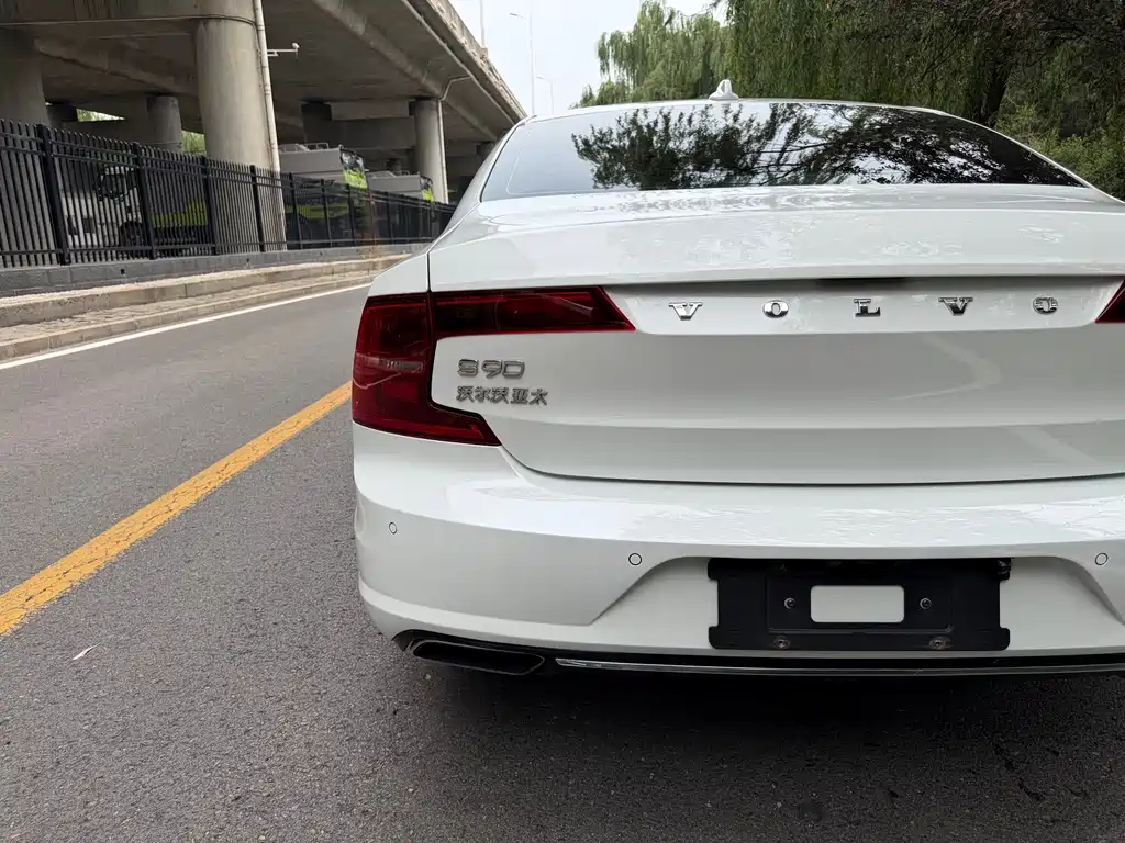 Volvo S90 2017 — фото 15