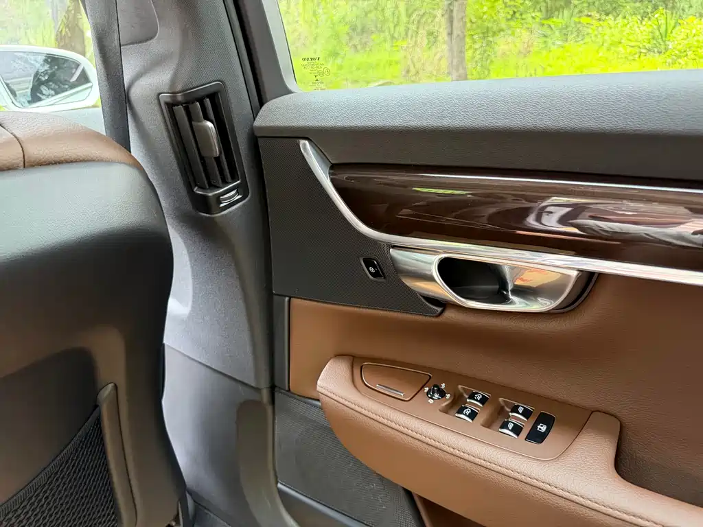 Volvo S90 2017 — фото 11