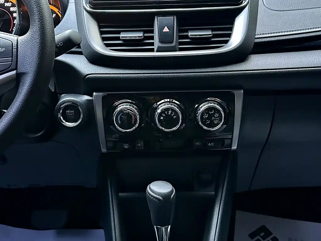 Toyota Yaris L 2022 — фото 6