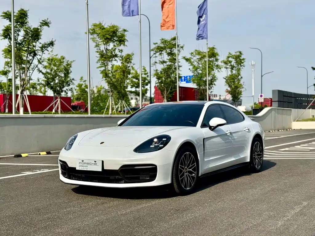 Porsche Panamera 2021