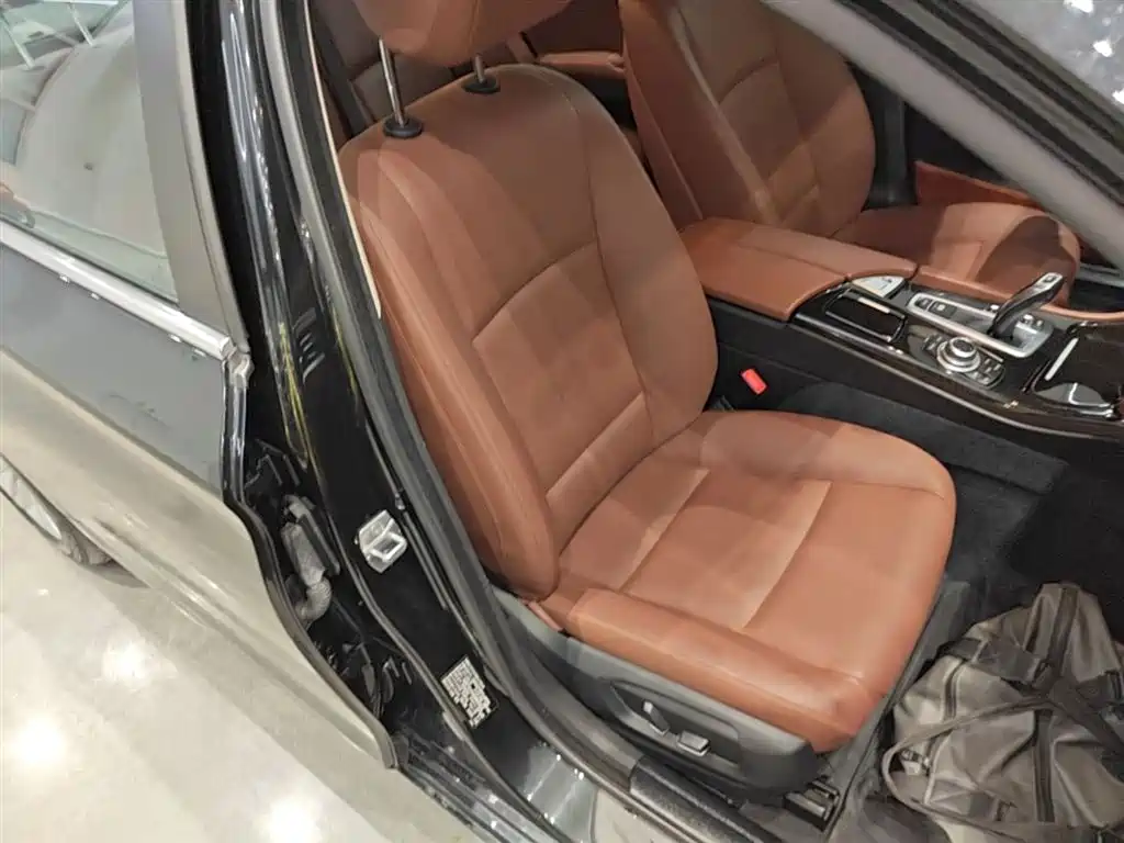 BMW 5 Series 2015 — фото 25