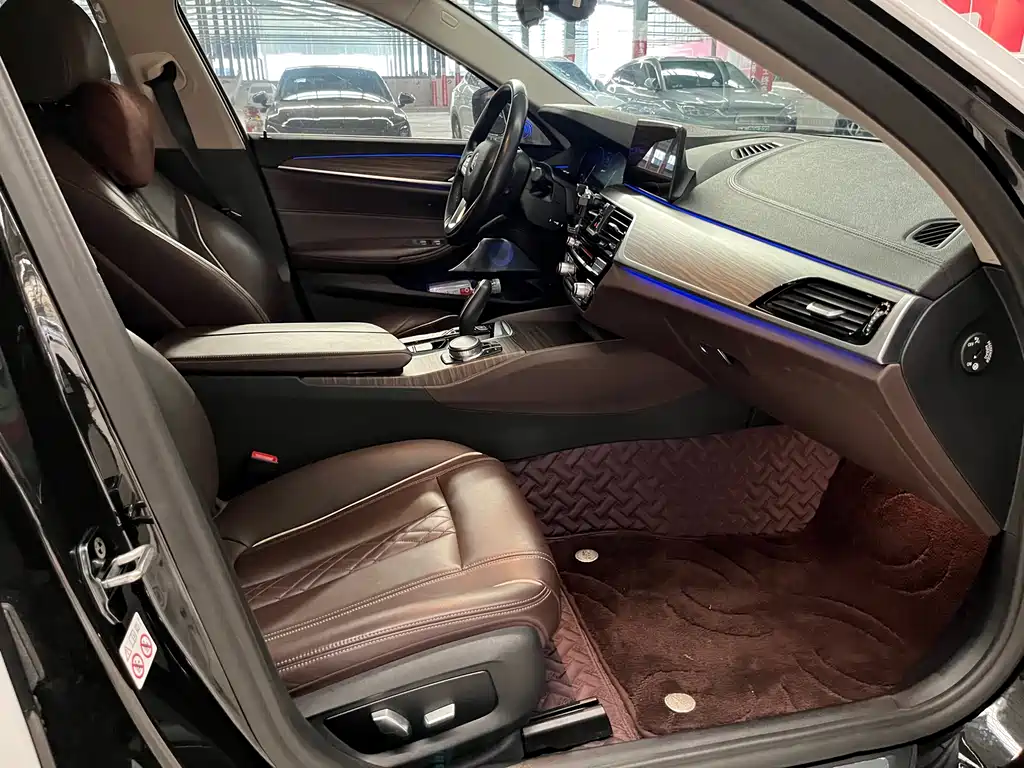 BMW 5 Series New Energy 2019 — фото 11
