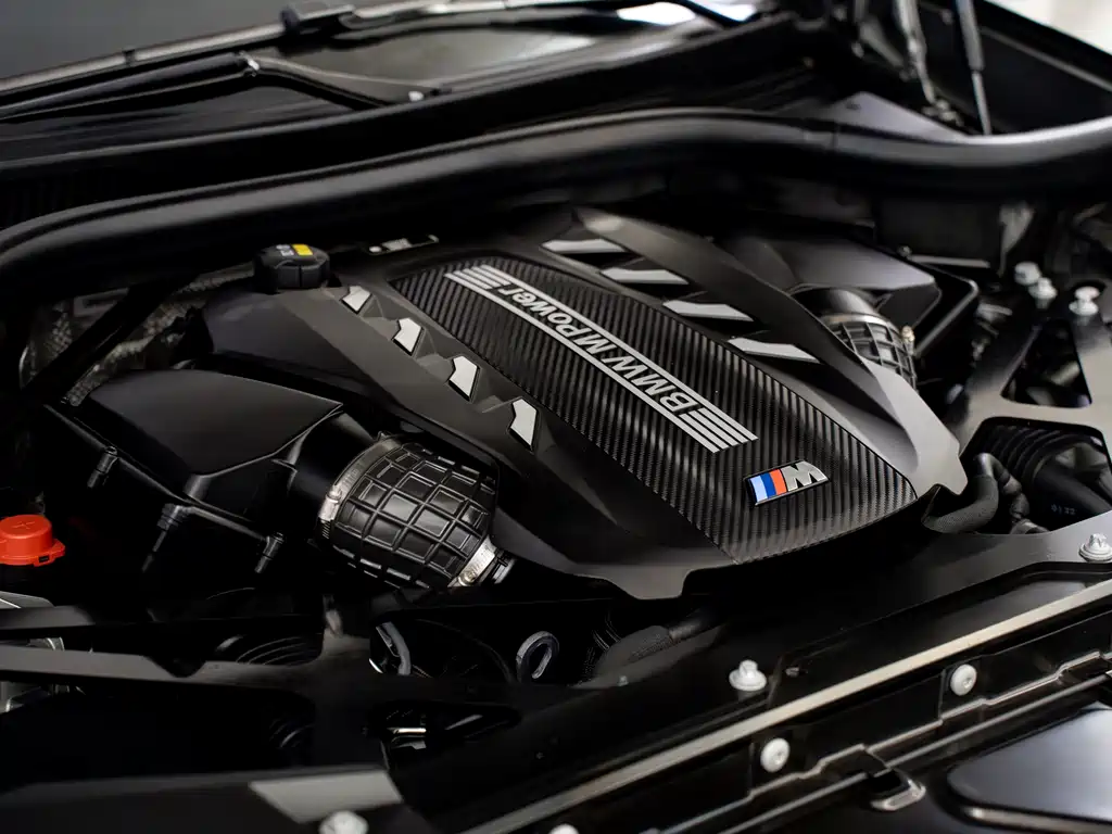 BMW X6 M 2023 — фото 16