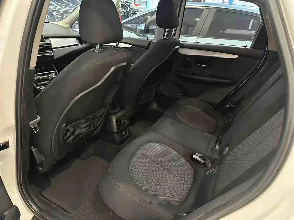 BMW 2 Series Active Tourer 2015 — фото 10