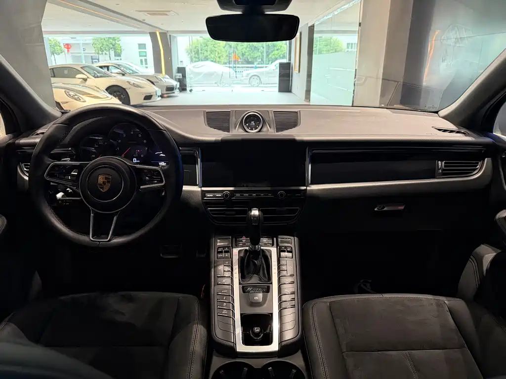 Porsche Macan 2021 — фото 10