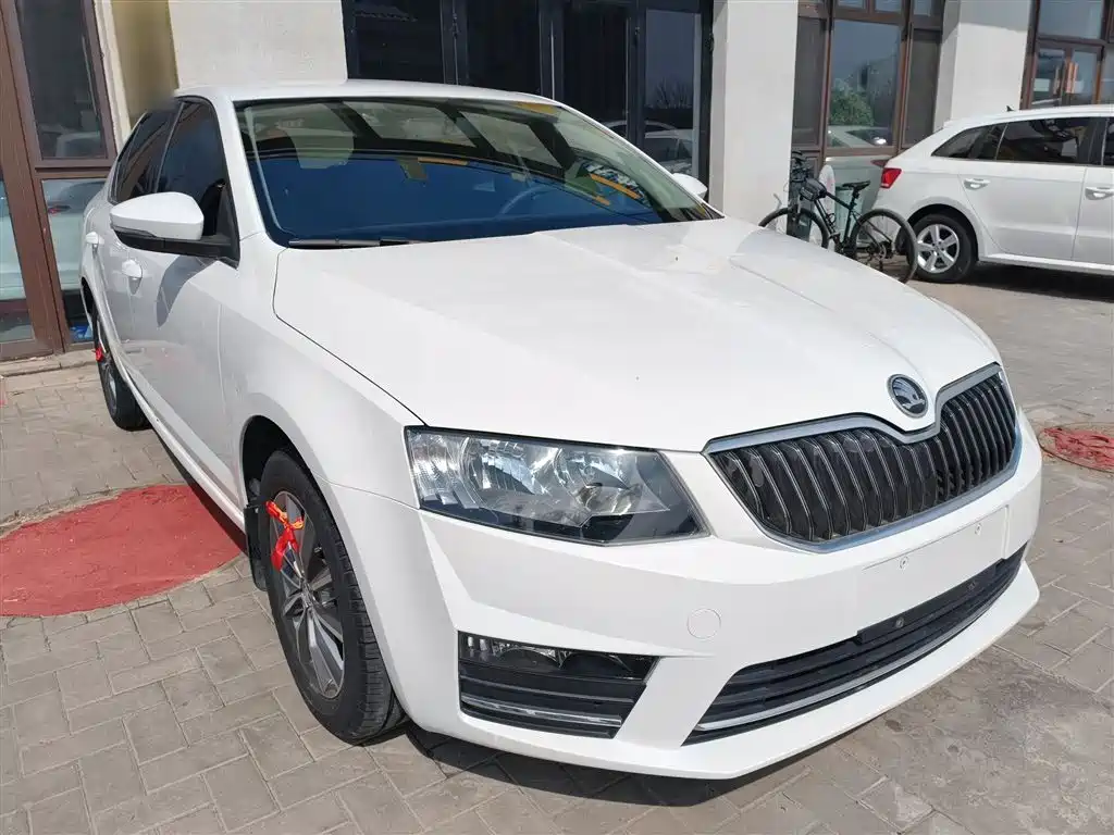 Skoda Octavia 2018 — фото 22