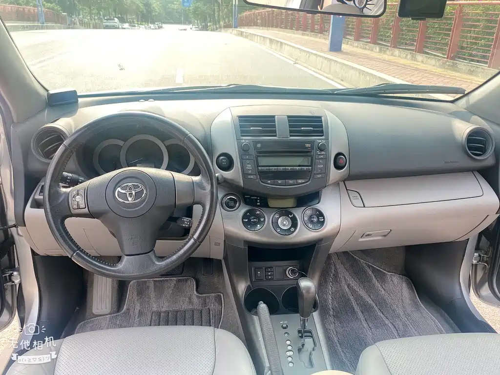 Toyota RAV4 2010 — фото 10