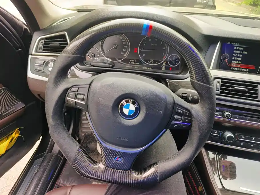 BMW 5 Series 2015 — фото 15