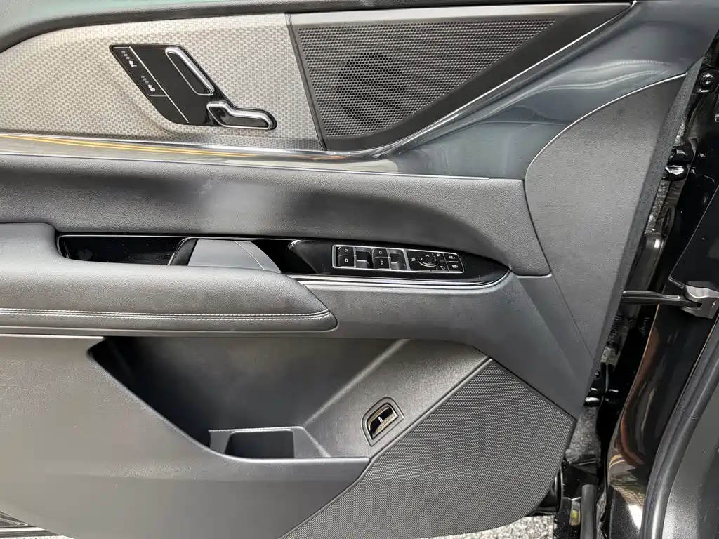 Cadillac XT5 2024 — фото 13