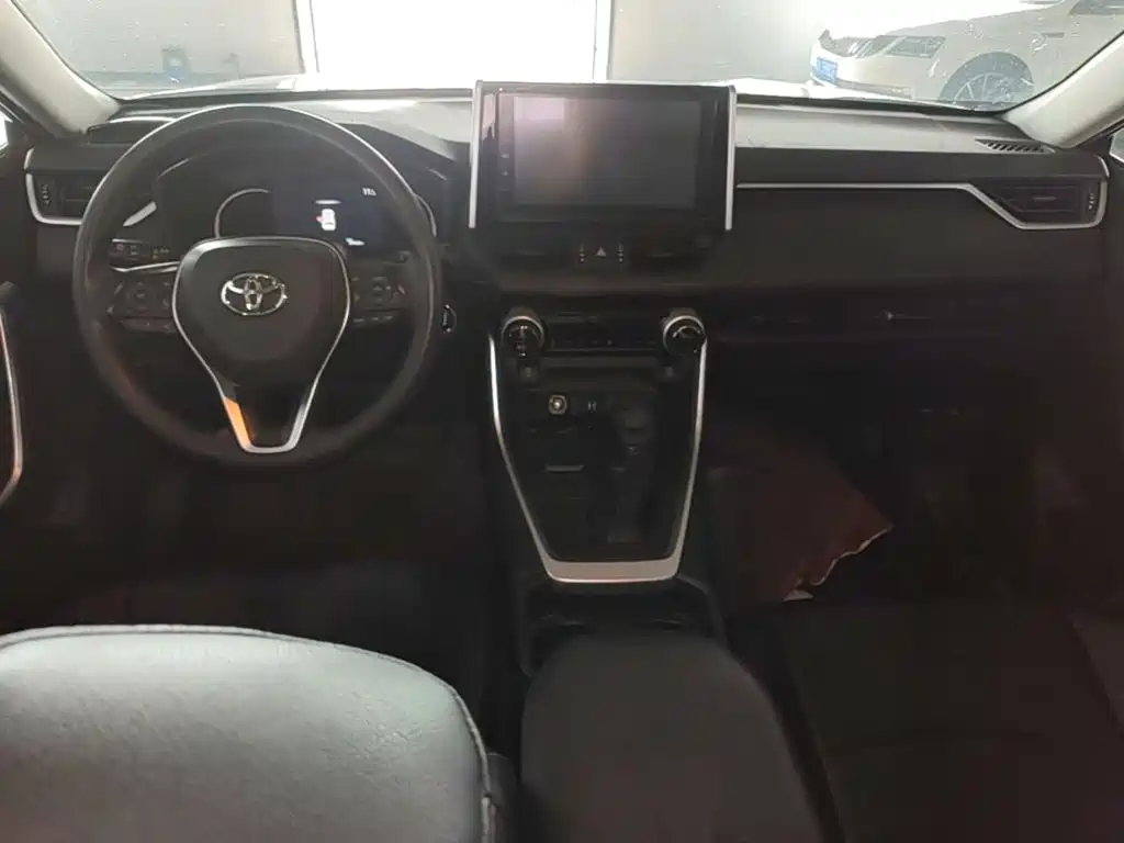 Toyota RAV4 2019 — фото 10