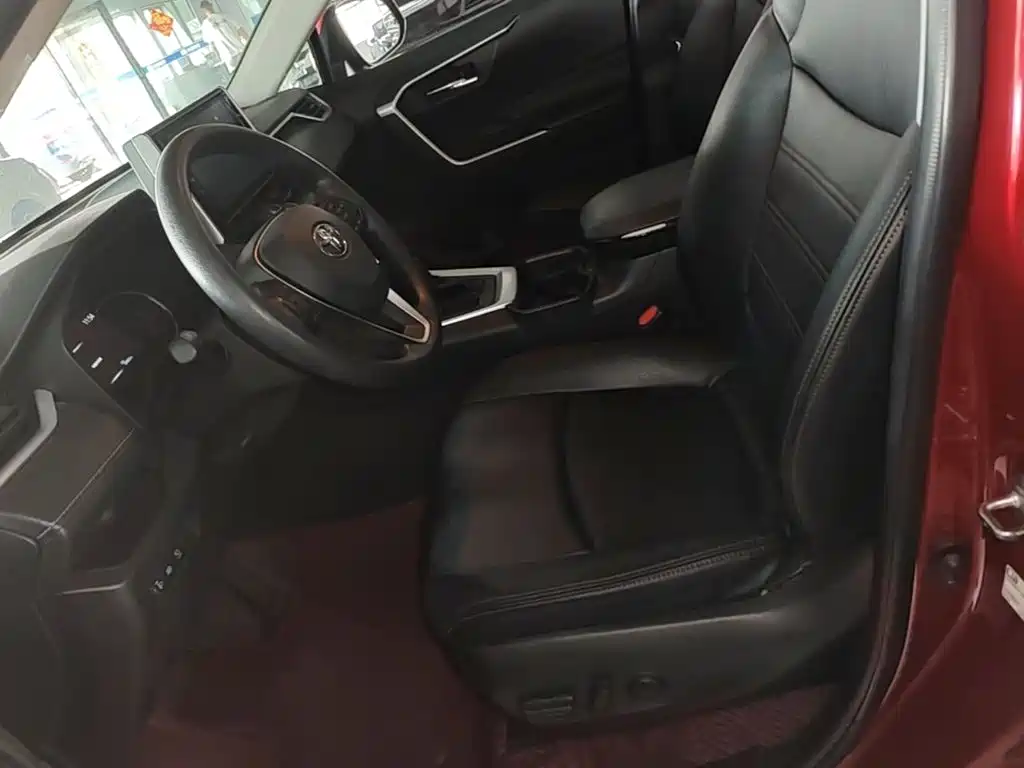Toyota RAV4 2019 — фото 15
