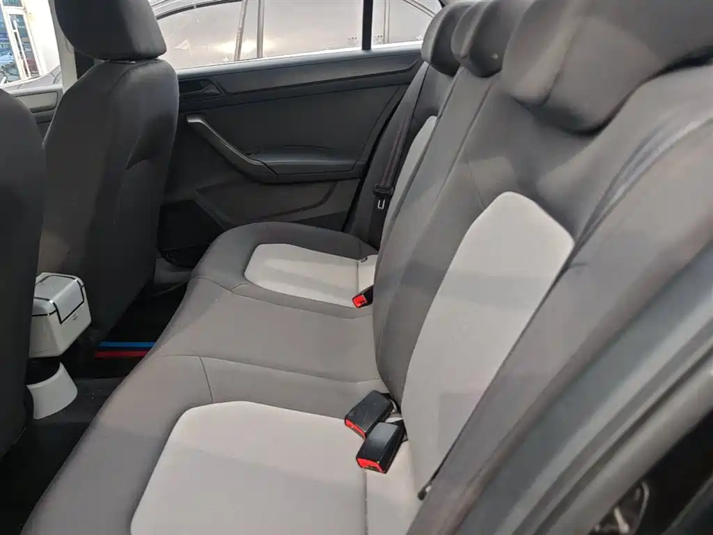 Skoda Rapid 2015 — фото 17