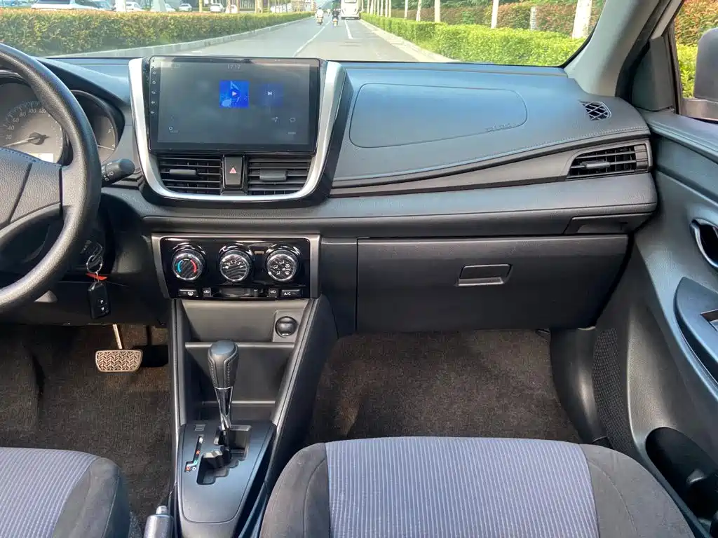 Toyota Yaris L 2019 — фото 9