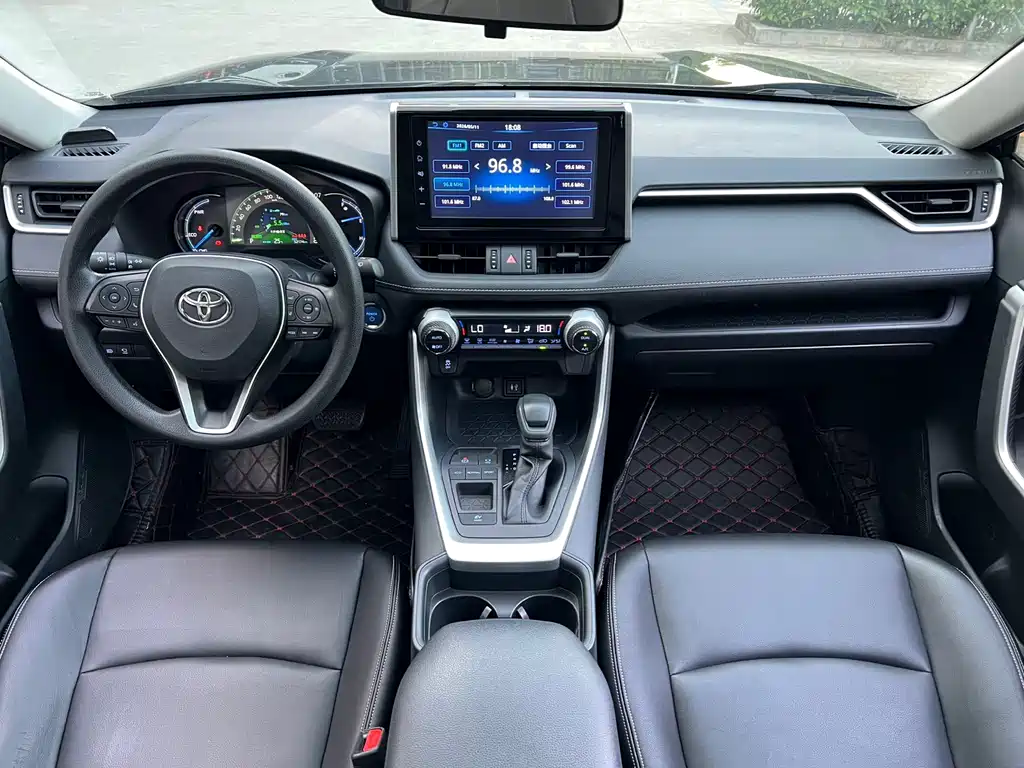 Toyota RAV4 2020 — фото 8