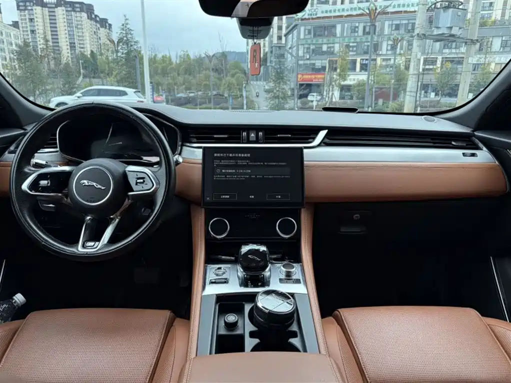 Jaguar F-PACE 2022 — фото 20
