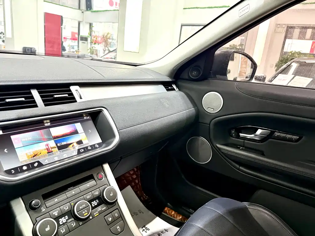 Land Rover Evoque 2017 — фото 11