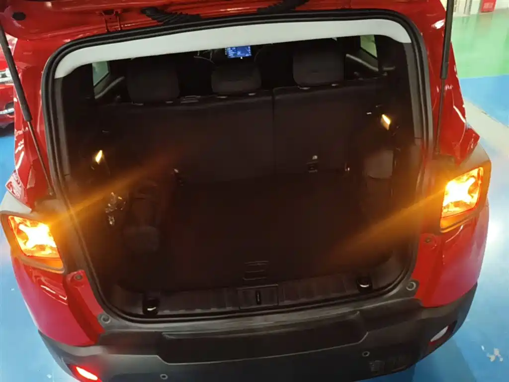 Jeep Renegade 2018 — фото 19