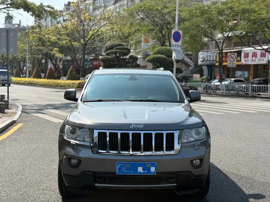 Jeep Grand Cherokee 2013 — фото 2
