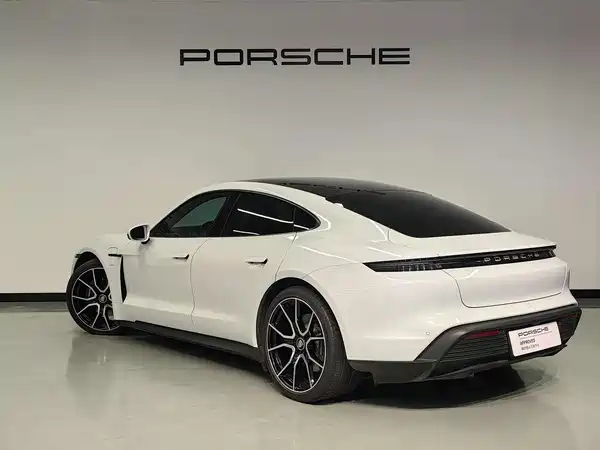 Porsche Taycan 2024