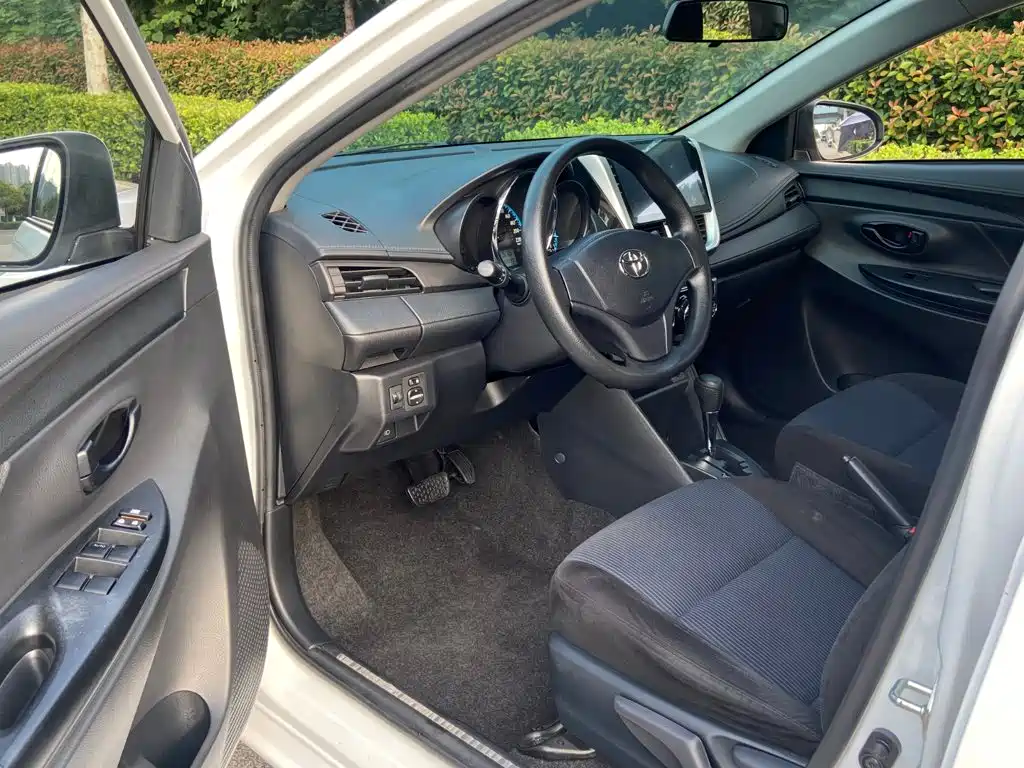 Toyota Yaris L 2019 — фото 4