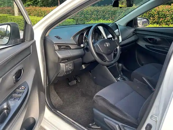Toyota Yaris L 2019