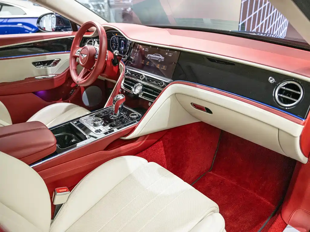 Bentley Flying Spur PHEV 2023 — фото 6
