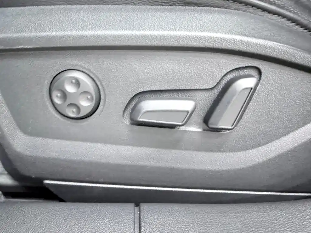 Audi Q2L 2022 — фото 20
