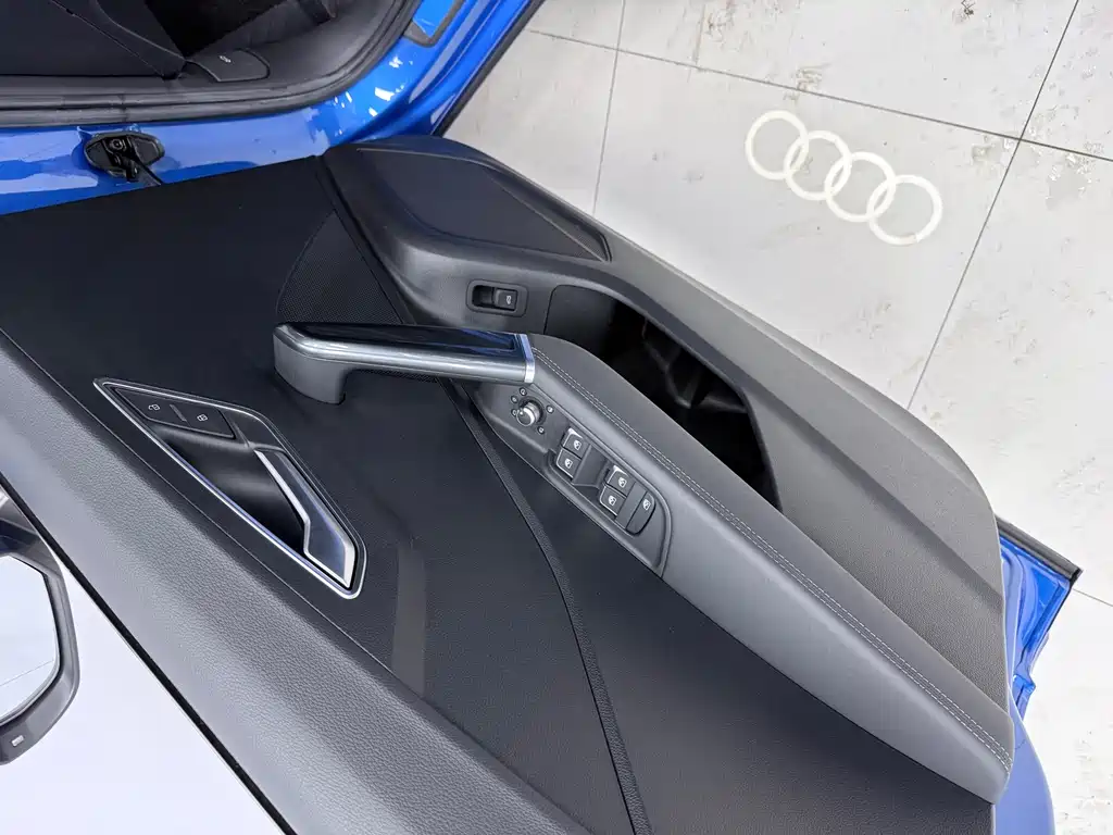 Audi Q2L 2022 — фото 21