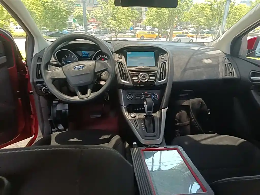 Ford Focus 2017 — фото 10