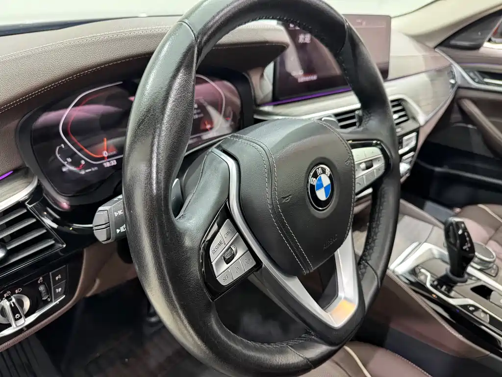 BMW 5 Series 2021 — фото 19