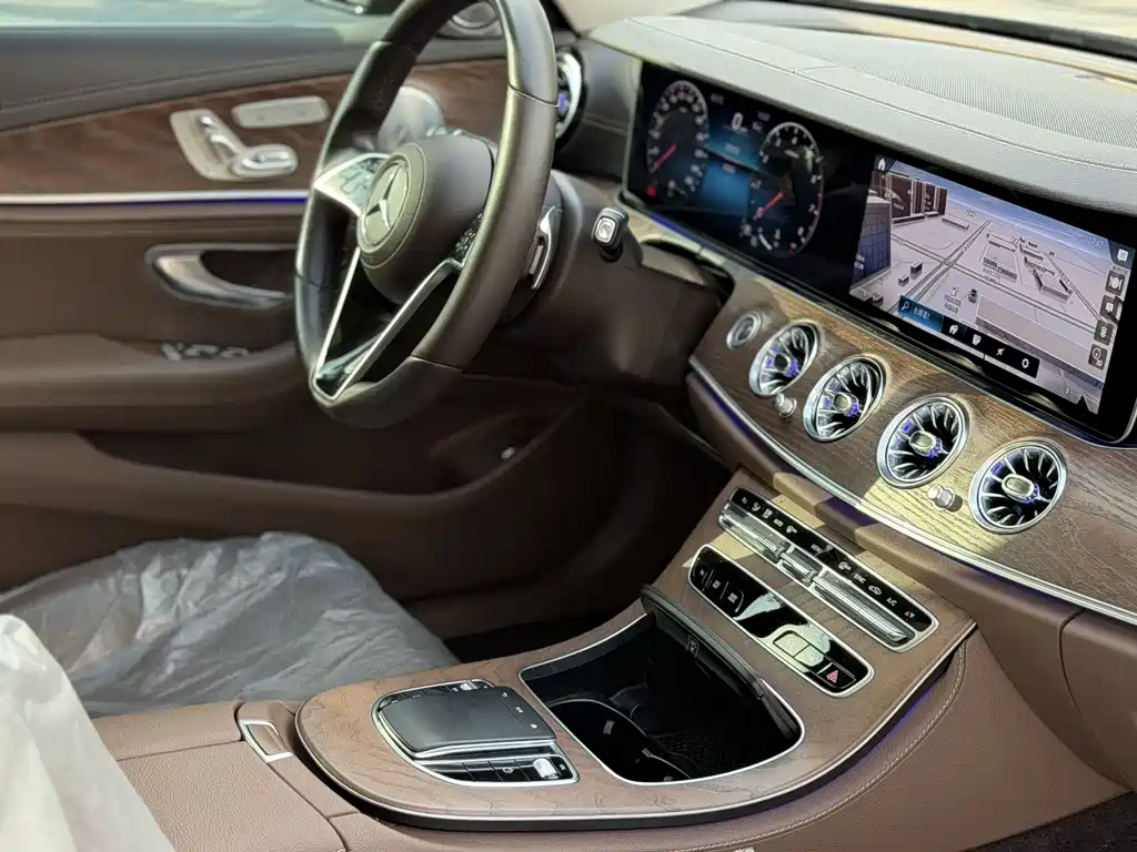 Mercedes-Benz E-Class 2023 — фото 9