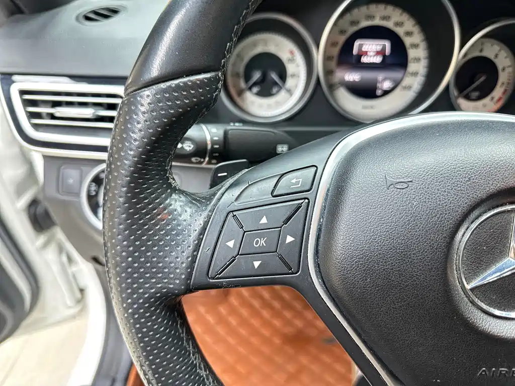 Mercedes-Benz E-Class 2015 — фото 15