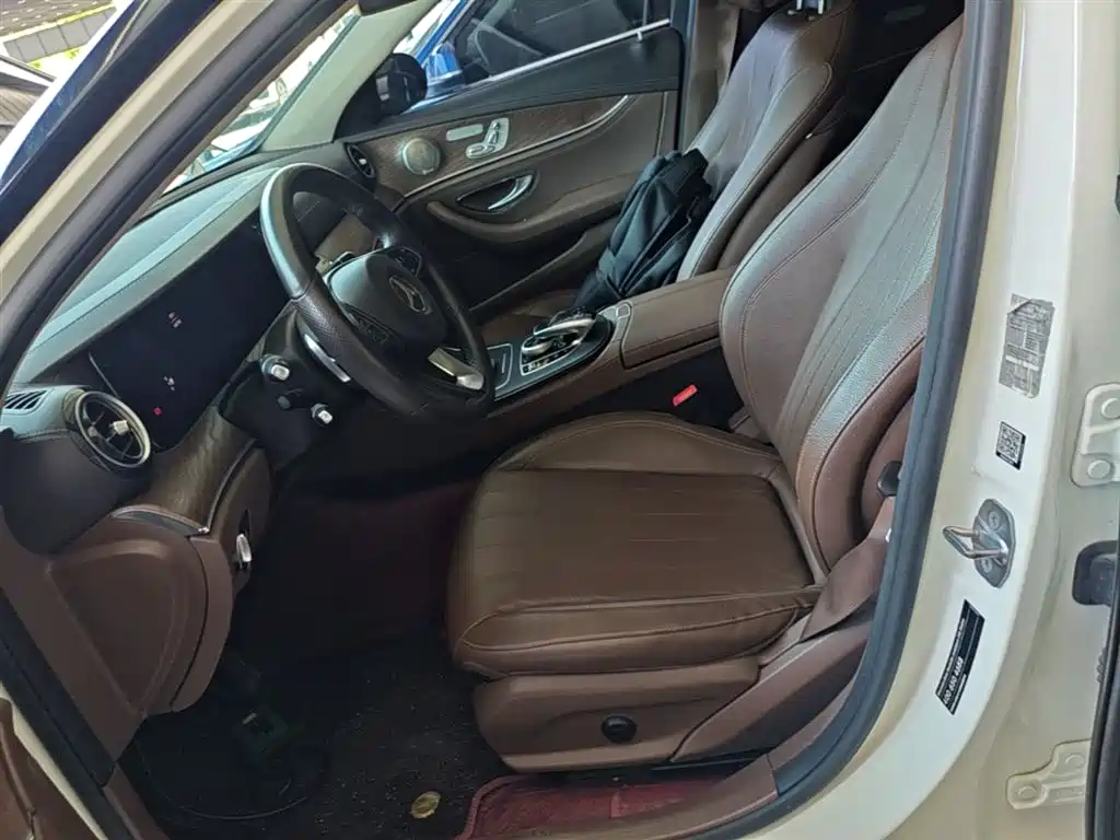 Mercedes-Benz E-Class 2018 — фото 15