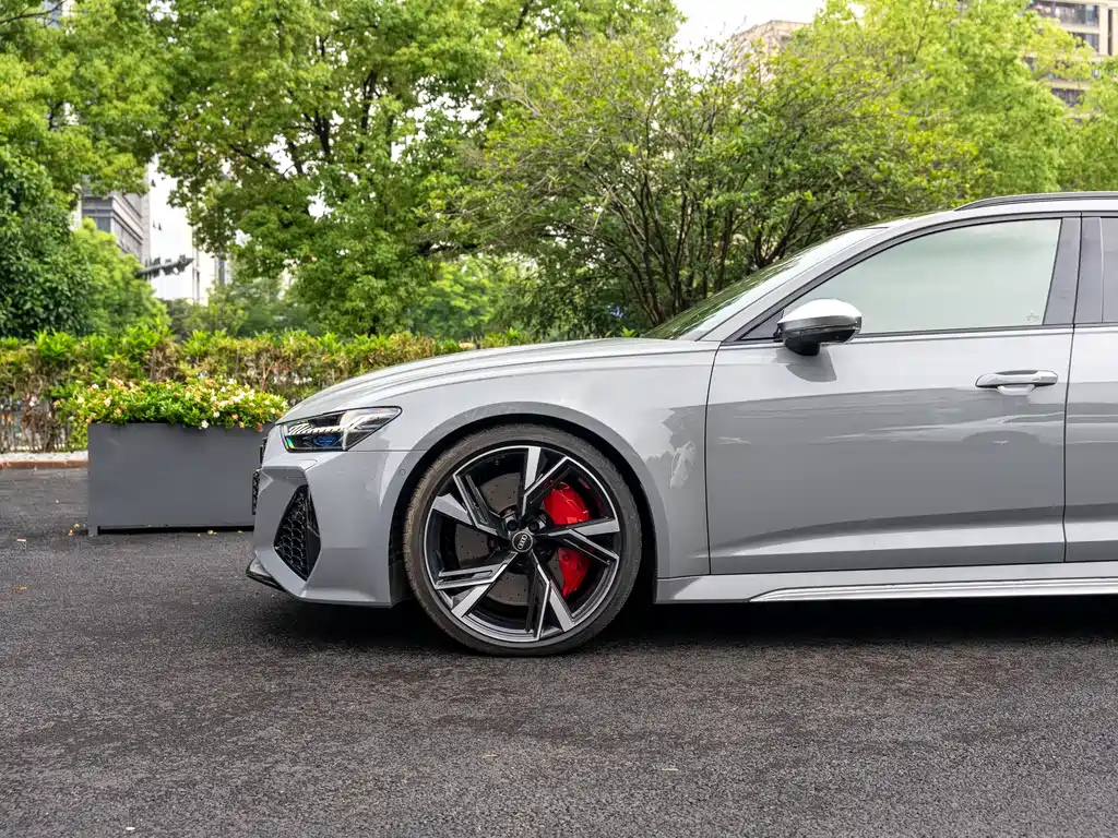 Audi RS 6 2022 — фото 11