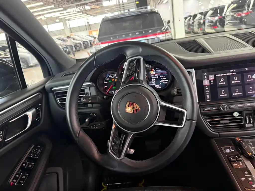 Porsche Macan 2019 — фото 13