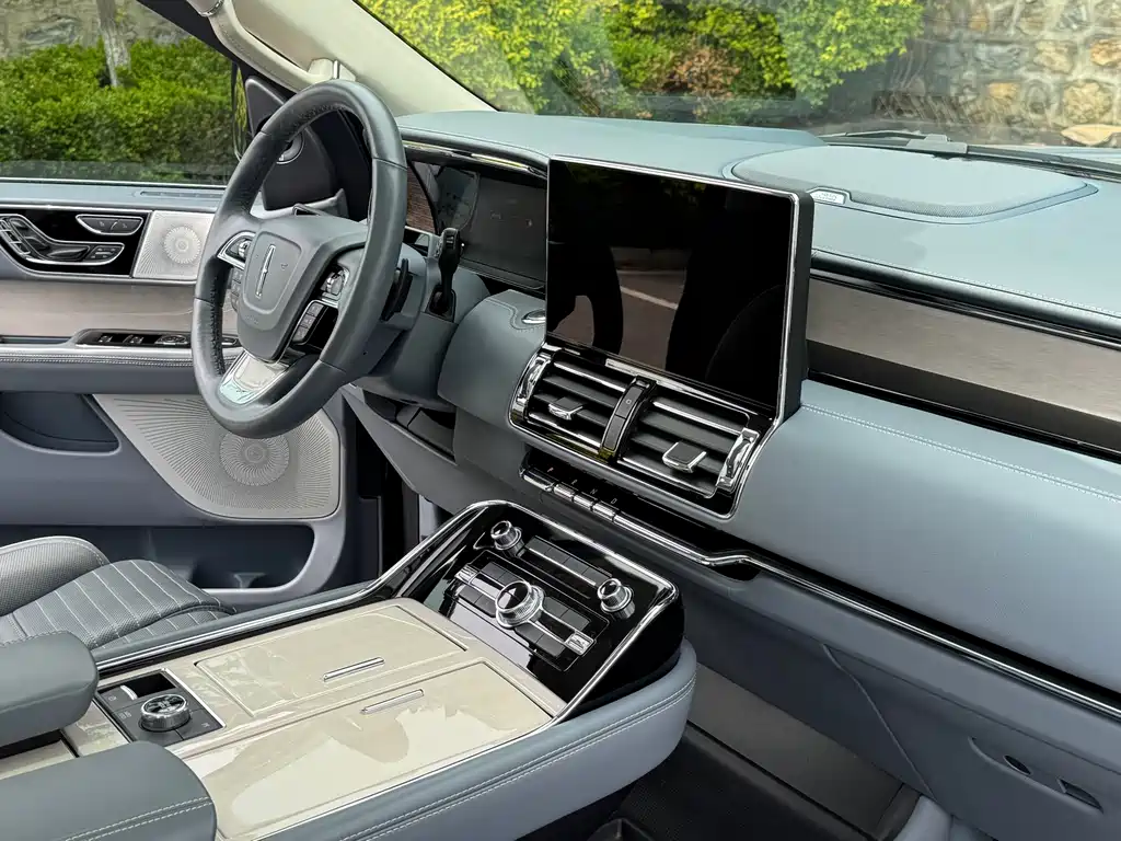 Lincoln Navigator 2023 — фото 11