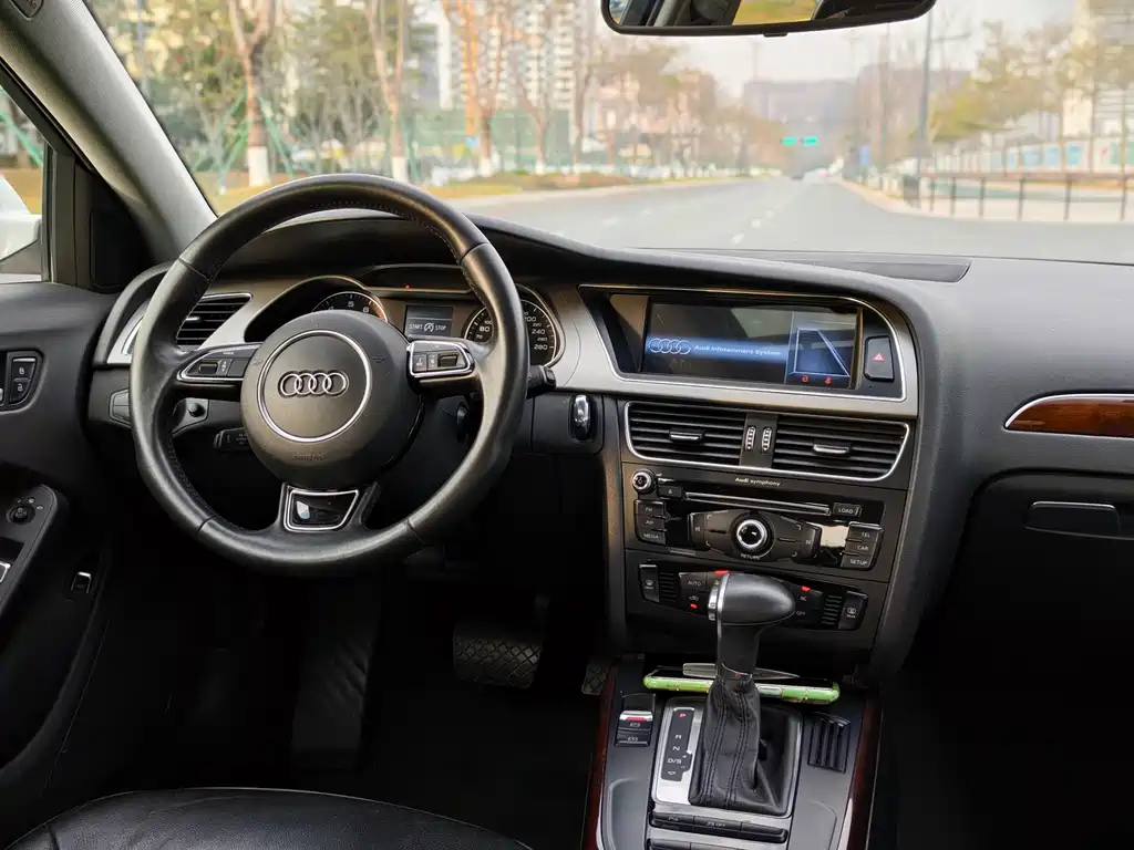 Audi A4L 2013 — фото 12