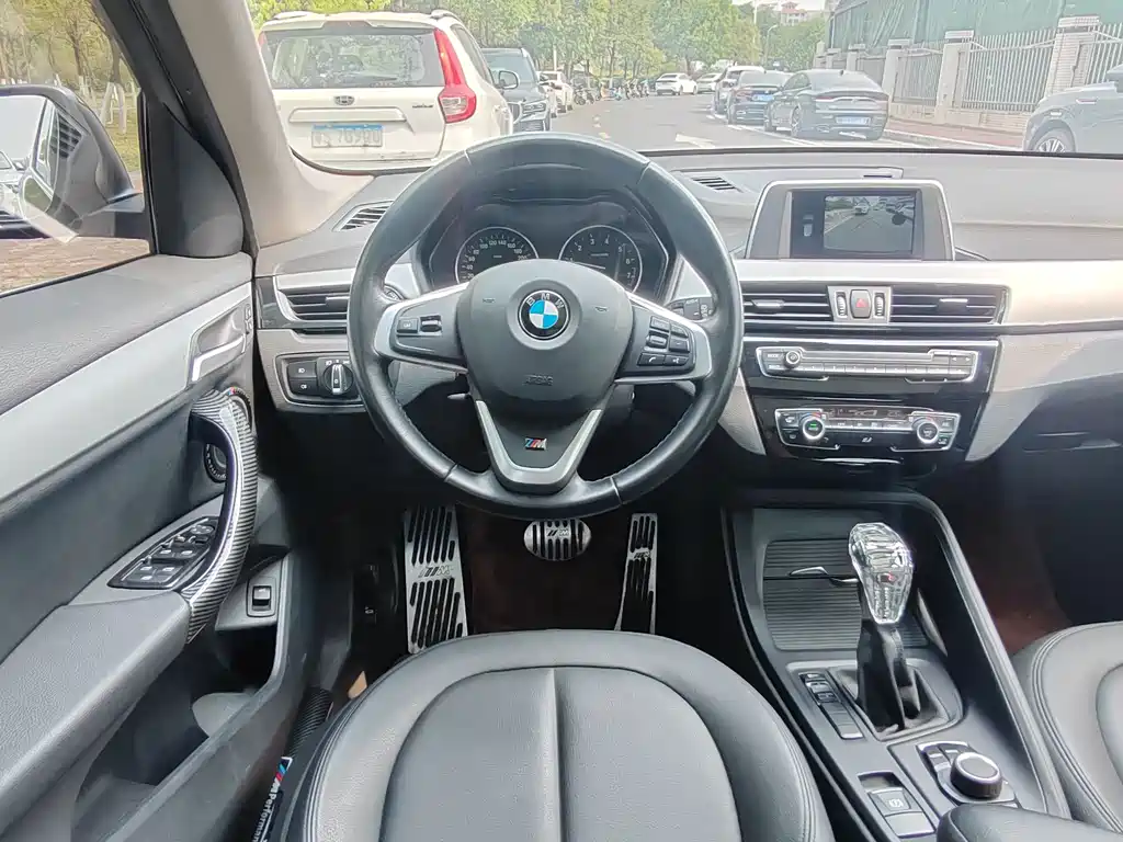 BMW X1 2018 — фото 9