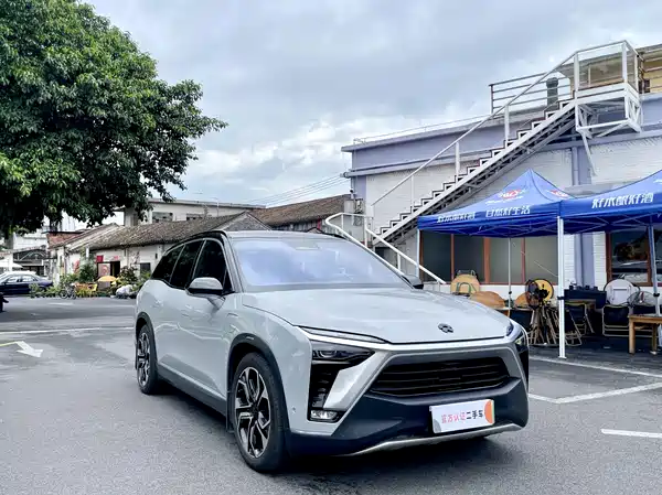 NIO ES8 2021