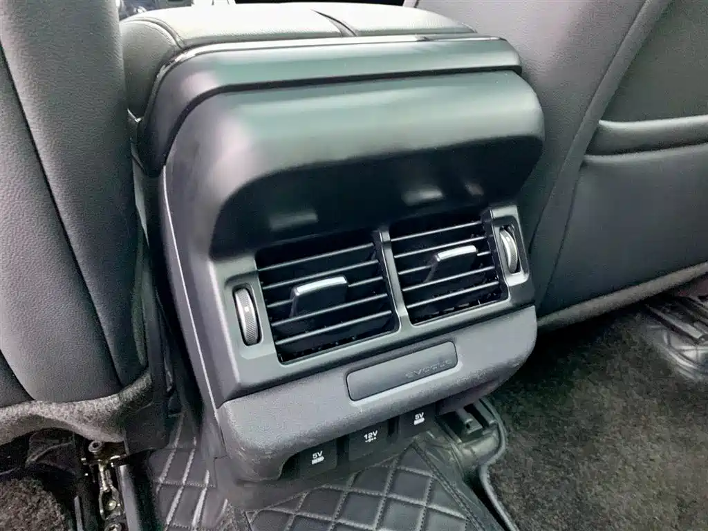 Land Rover Evoque 2021 — фото 26