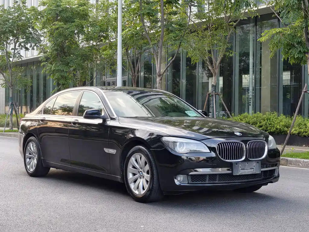 BMW 7 Series 2011 — фото 3