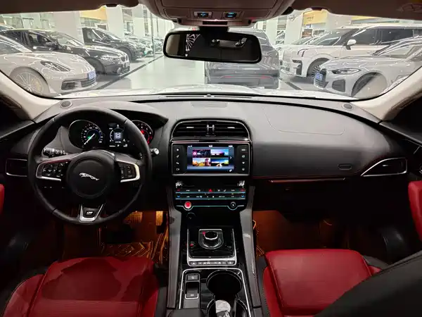 Jaguar F-PACE 2017