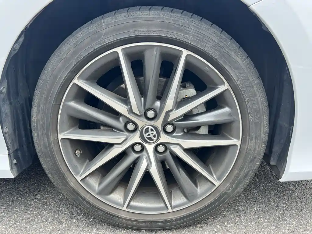 Toyota Camry 2023 — фото 17